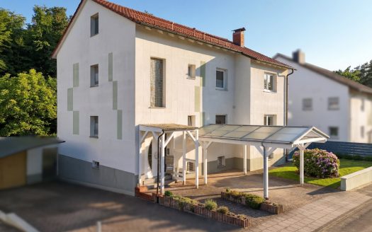 Erdgeschosswohnung mit Hauscharakter, Garten und Garage