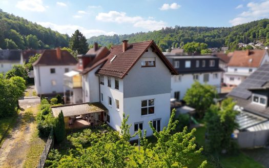 Doppelhaushälfte mit Einliegerwohnung und großem Garten