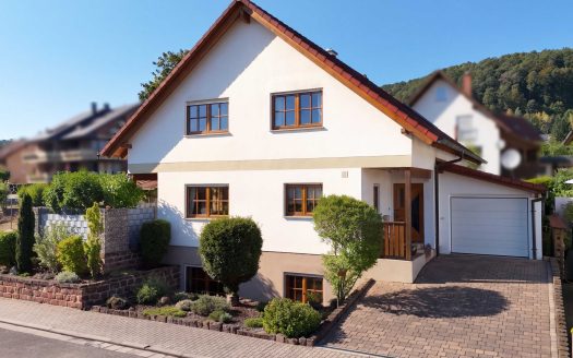 Einfamilienhaus mit Sauna, Garten und Garage