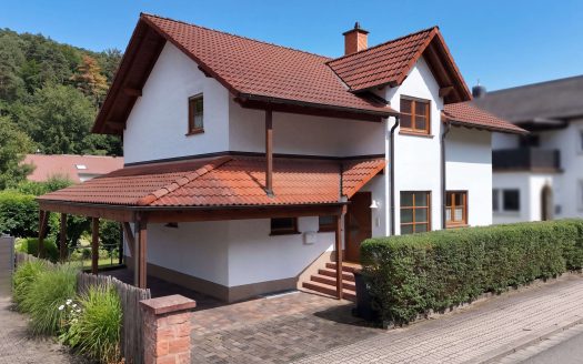 Familienparadies in Hohenecken: Großzügiges Einfamilienhaus mit 5 Schlafzimmern & Garten